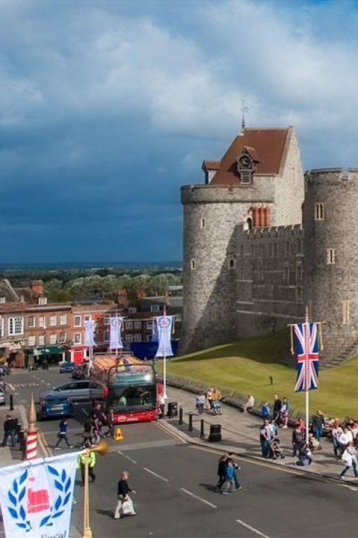 London: Westminster Tour and Windsor Castle Entry Ticket - Trafalgar Square and Whitehall: where the stops become a walkable map