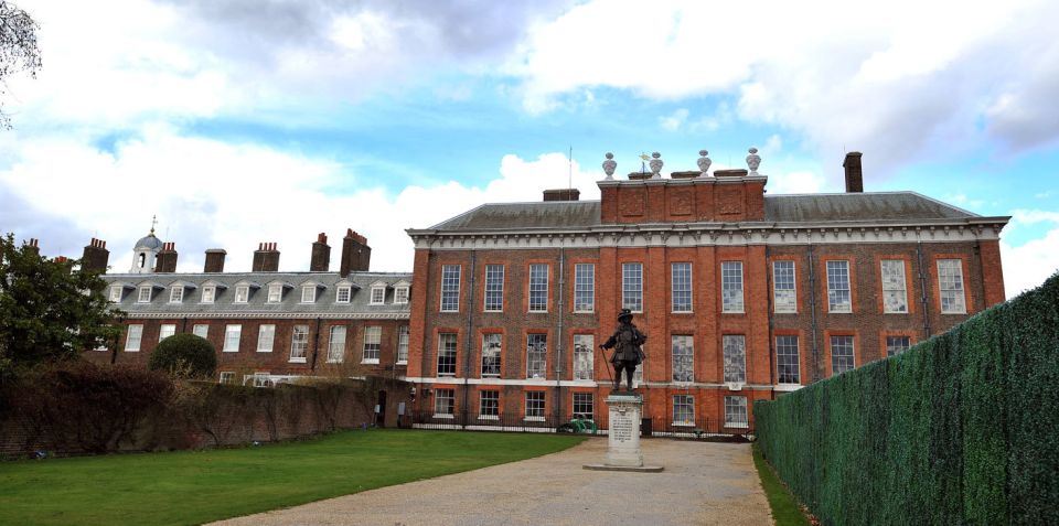 London: Westminster Walking Tour and Kensington Palace Visit - Buckingham, Trafalgar, and Whitehall Photo Stops: What to Look For