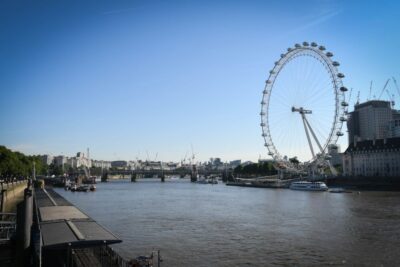 London: Westminster Walking Tour & London Dungeon Entry - Buckingham Palace, Green Park, and the Changing of the Guard moment