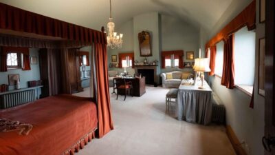 London: Winston Churchill Family Home with Transportation - The Door-to-Door Ride: Why the Transport Is Part of the Value