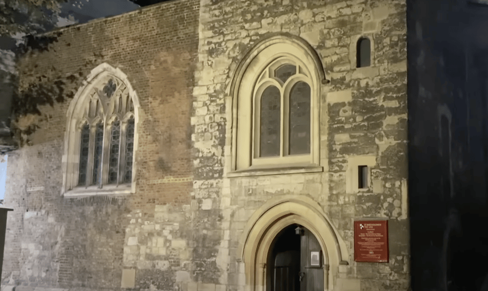 London's Ghosts & Gruesome Past Nighttime Walking Tour - Charterhouse Square: plague pits and what doctors could not fix