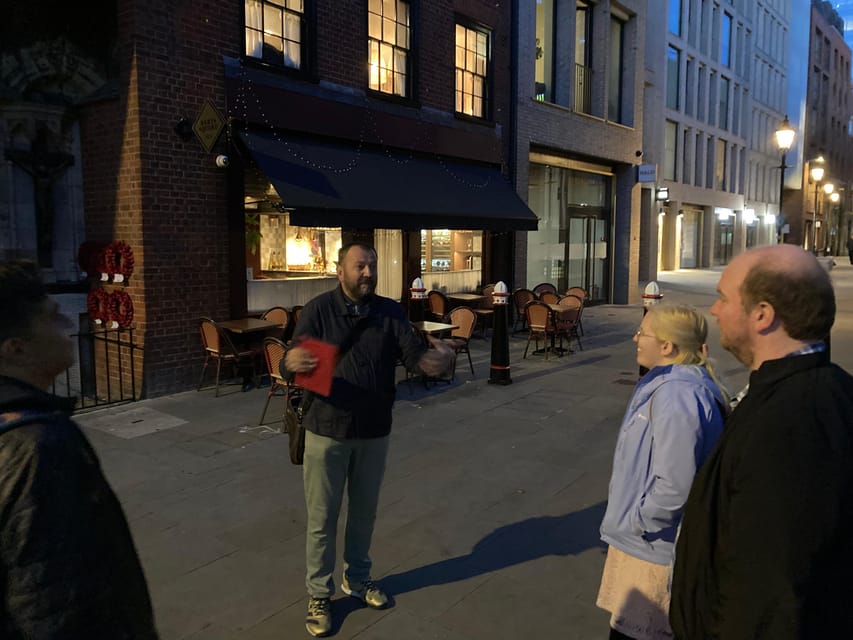 London's Ghosts & Gruesome Past Nighttime Walking Tour - Holy Sepulchre Church: empty pits and the grim business of bodies