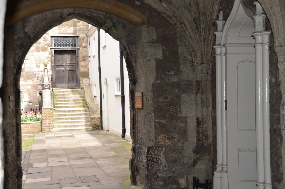 London's Hidden Treasures Tours by Black Taxi Cab - Big Monument Pass-Bys: Buckingham, Parliament, and Trafalgar Square