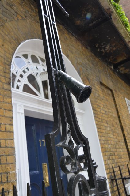London's Hidden Treasures Tours by Black Taxi Cab - Henry VIII’s Royal Cow Shed and London’s Earliest Oddities