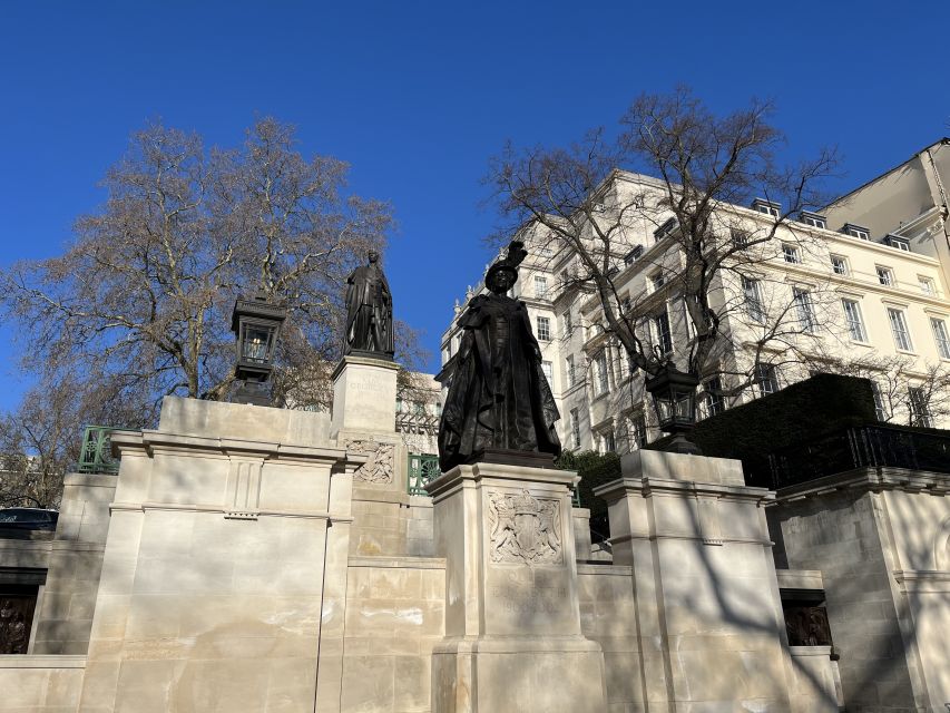 London’s Royal Family and Changing of the Guard Tour - Starting at Green Park: a smart way to begin Westminster