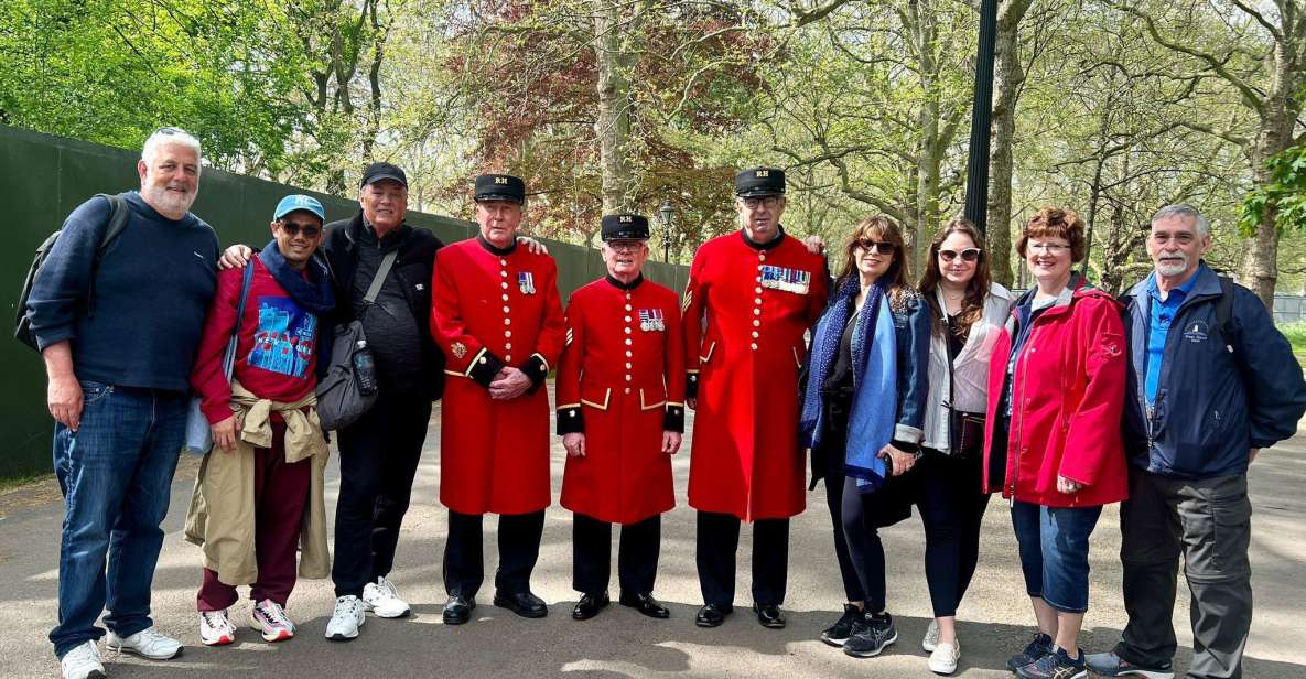 London’s Royal Family and Changing of the Guard Tour - St. James’s Palace and the royal family tree explained on foot