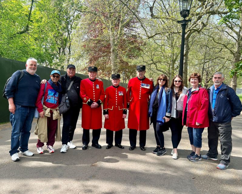 London’s Royal Family and Changing of the Guard Tour - Royal scandals, fun facts, and interactive guide energy