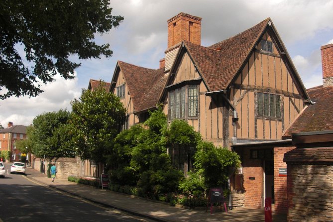 Oxford, Shakespeare Country & Warwick castle private Tour - Warwick Castle: From William the Conqueror to Stone Power