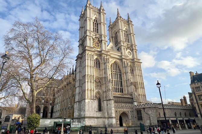Private 3-Hour London Tour with Pickup – Explore Iconic Landmarks - Buckingham Palace and St. James’s Park: royals plus quick nature breaks