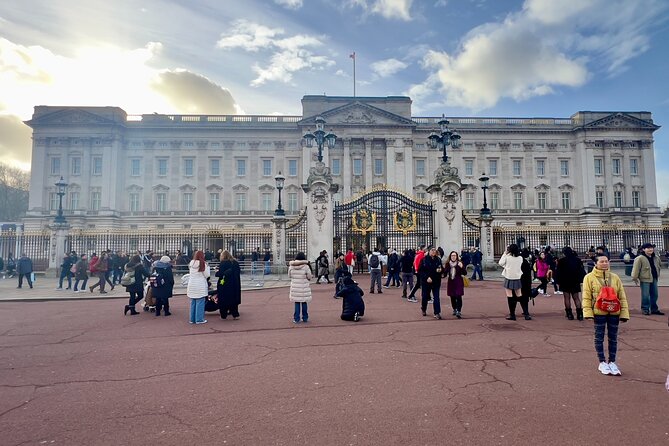 Private 3-Hour London Tour with Pickup – Explore Iconic Landmarks - St. Paul’s Cathedral, Mile 0, and Piccadilly Circus to close strong