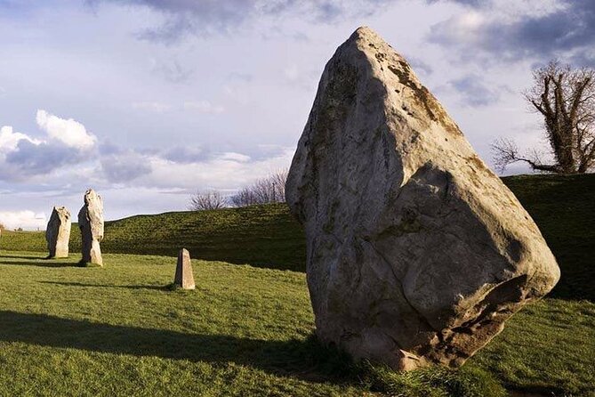 Private Archaeologist Guided Tour Stonehenge, Salisbury & Avebury - Alton Barnes White Horse: quick, fun, and oddly memorable
