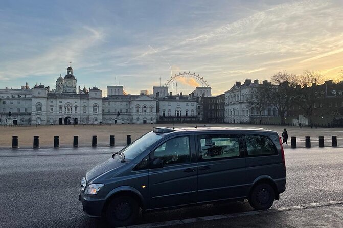Private Half Day Tour on a London Cab - Buckingham Palace and St James’s: the Mall, royal palaces, and the Change of the Guard