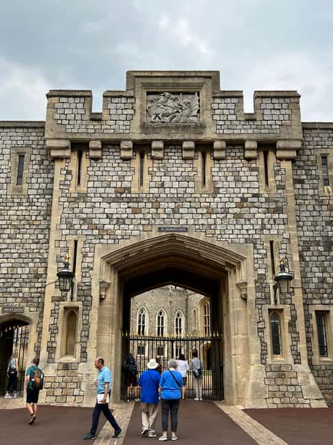 Private trip to Windsor Castle and Stonehenge - Private group comfort: why a small car day matters