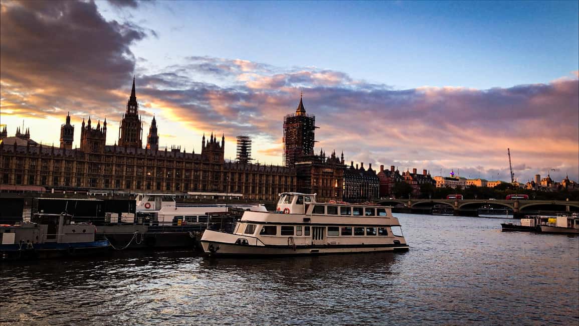 Royal London: from Tudors & Stuarts to Windsors Walking Tour - Georgian Debauchery and a Murder Mystery: History With Teeth