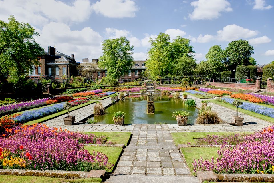 Secret Gardens of London Private Tour - Chelsea Physic Garden: medicinal plants, 1673, and the garden oasis effect