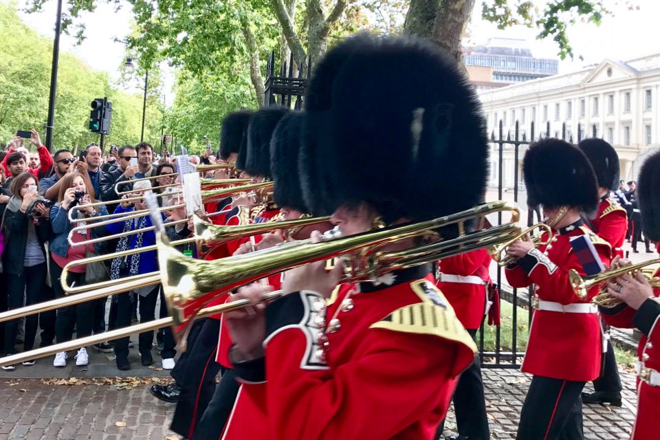 Skip the line Westminster Abbey & Guard Change Ceremonies - Stop 2: St James’s Palace area pass-by (what it sets up)