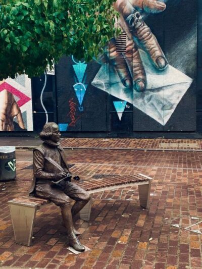 Southwark to Shoreditch Shakespeare Promenade - Start at Mansion House: The Garlick Hill Meeting Point and First-Minute Vibes