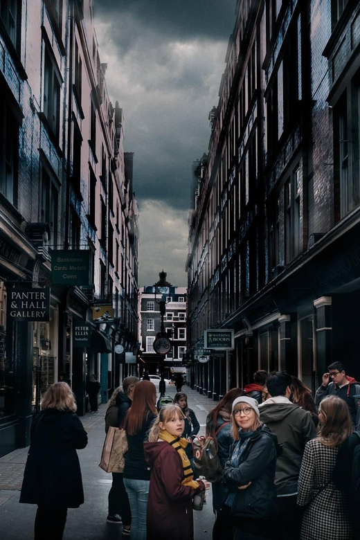 Spanish Language : Original Harry Potter Walking Tour - House Sorting in Muggle London: the Spanish-led quiz