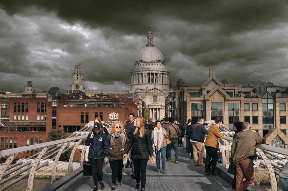 Spanish Language : Original Harry Potter Walking Tour - Shakespeare’s Globe and Millennium Bridge: where movie mood meets London reality