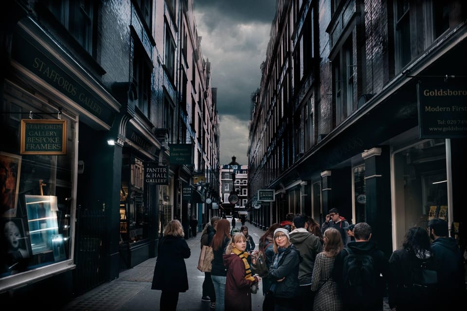 Spanish Language : Original Harry Potter Walking Tour - Sherlock Holmes’ Pub and Great Scotland Yard: mystery vibes in the middle of the map