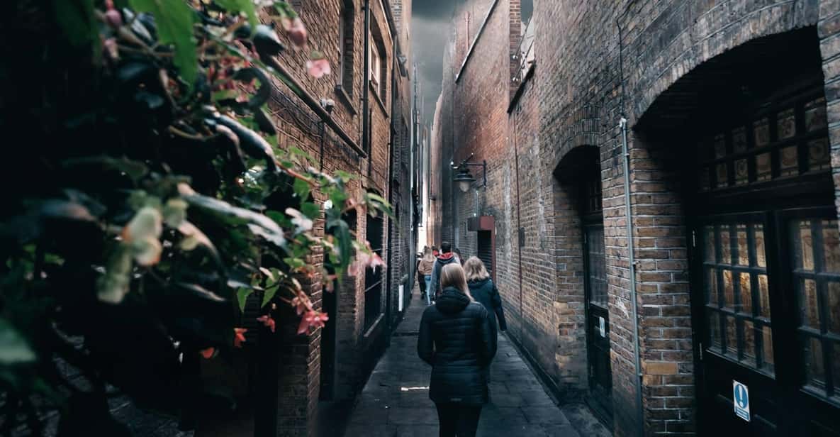 Spanish Language : Original Harry Potter Walking Tour - Southwark View Point start: finding the blue flag and your group