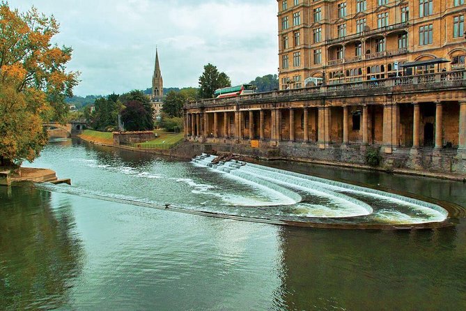 Stonehenge and Bath Day Guided Tour from London - Your bus ride experience: comfort, air conditioning, and guide styles