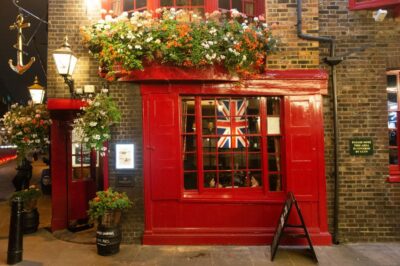 The London Historic Pubs Tour - Dickens Inn by St Katherine’s Dock: beer with literary London