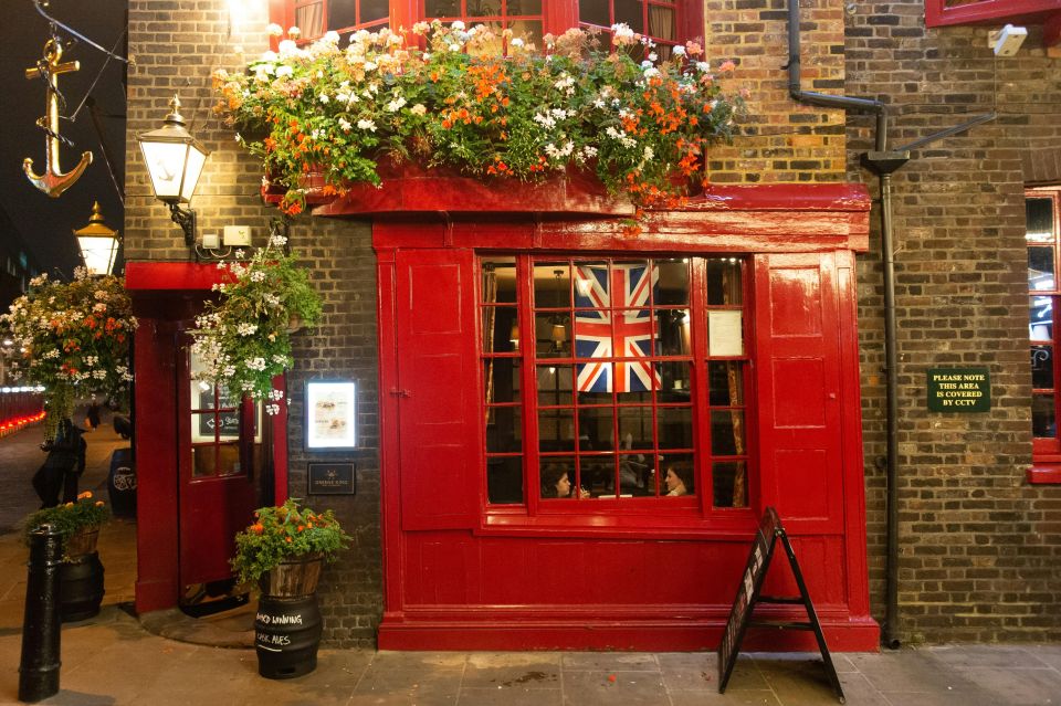 The London Historic Pubs Tour - Dickens Inn by St Katherine’s Dock: beer with literary London
