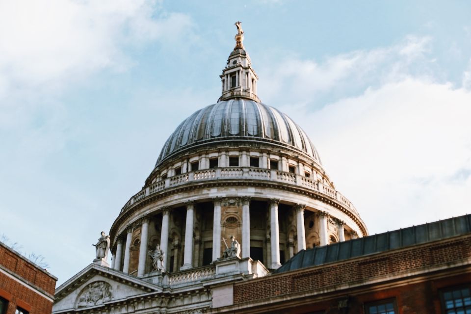 The Old City of London - Guided Walking Tour 12 guests 2,5h - St Bride’s Church and St Paul’s: Two Ways the City Talks Back to You