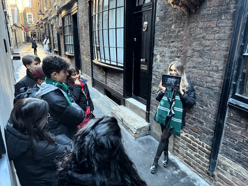 Tour a Piedi di Harry Potter a Londra - Interactive Hogwarts moments: house quiz, games, and smart storytelling