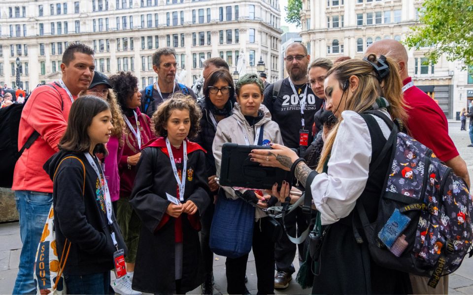 Tour a Piedi di Harry Potter a Londra - Cross London Bridge toward Leadenhall Market and the Diagon Alley moment