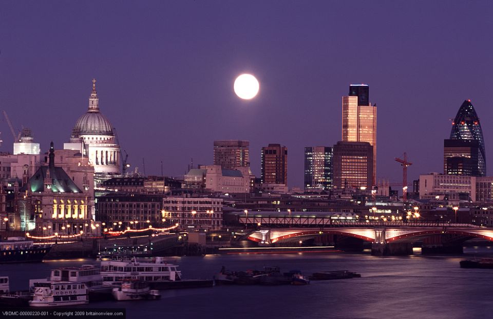 Tour of London and Christmas Day Lunch Cruise - Christmas lunch on the River Thames: the part you’ll remember