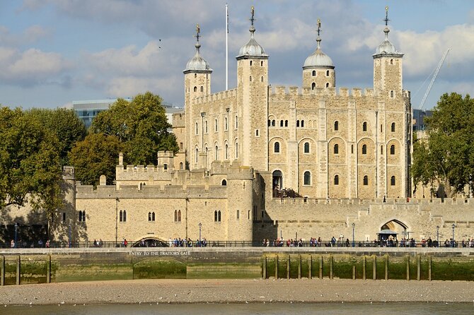 Tower of London Crown Jewels and English Royal History Tour - The Tower of London works as a guided story, not just a sightseeing stop