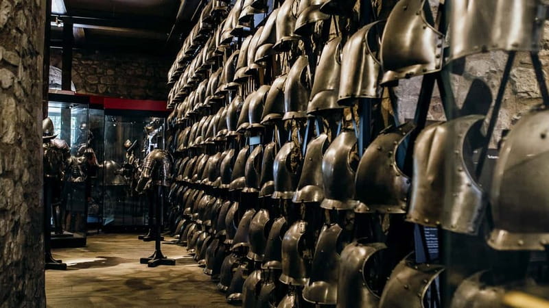 Tower of London Tour with Crown Jewels, plus River Cruise - Torture Tower Stops and the White Tower Armory Payoff