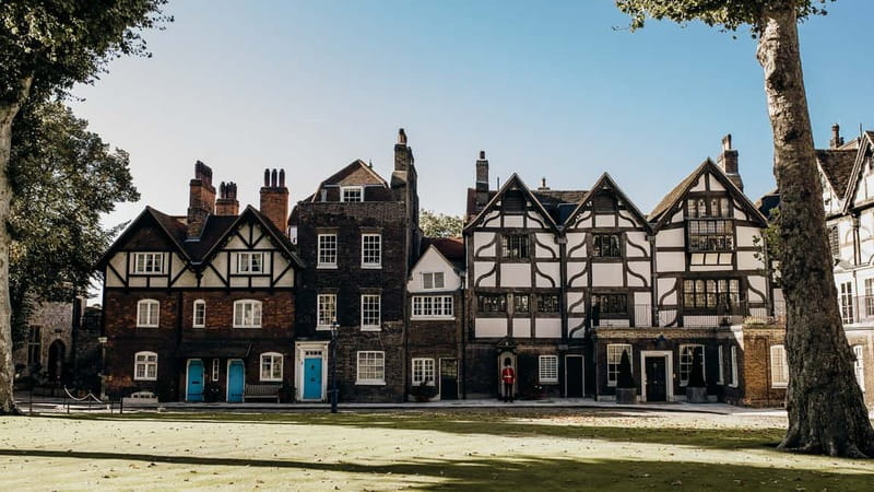 Tower of London Tour with Crown Jewels, plus River Cruise - Thames River Cruise with a Flexible One-Way Boat Pass