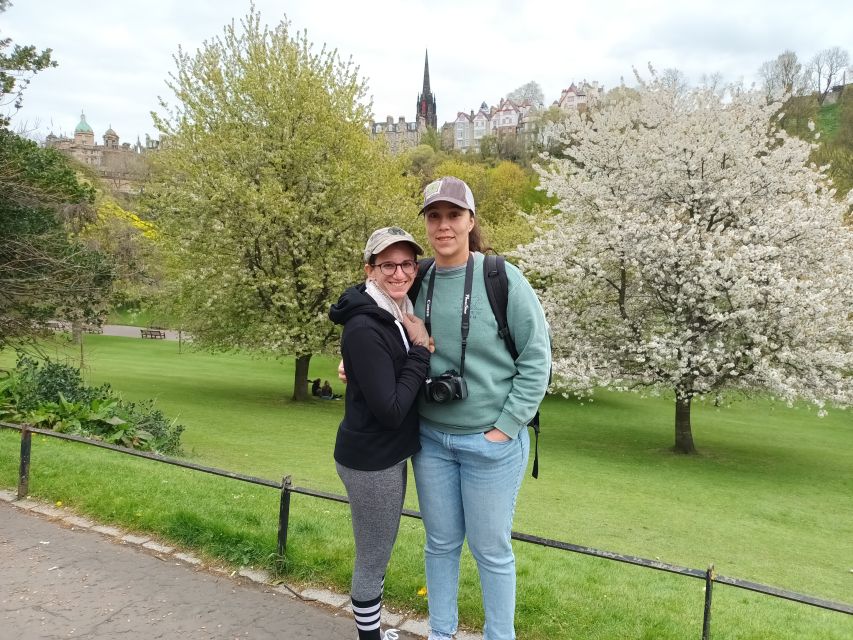 Windsor: Private Town-Walking Tour - Crooked House and quirky street stops: the fun Windsor people miss
